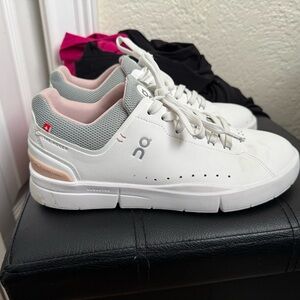 On Cloud The Roger Advantage Shoes